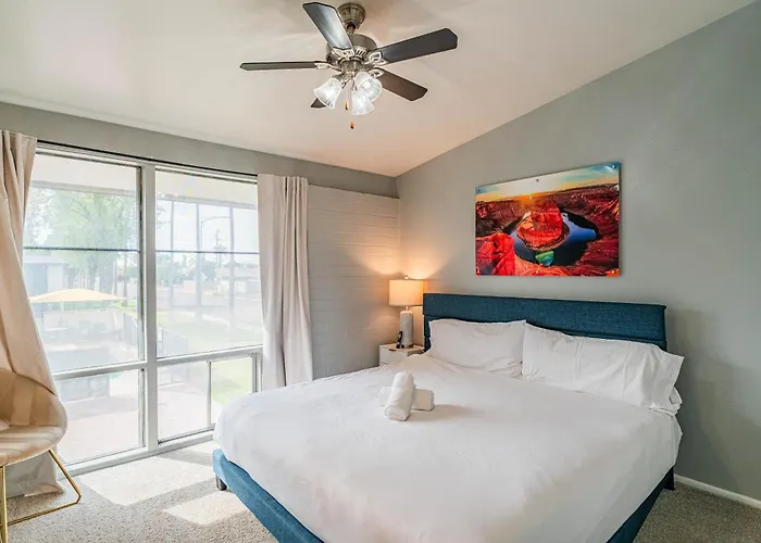 Spacious 2 Bedroom, 2 Bath, Pool, Free Parking, Gym Apartamento