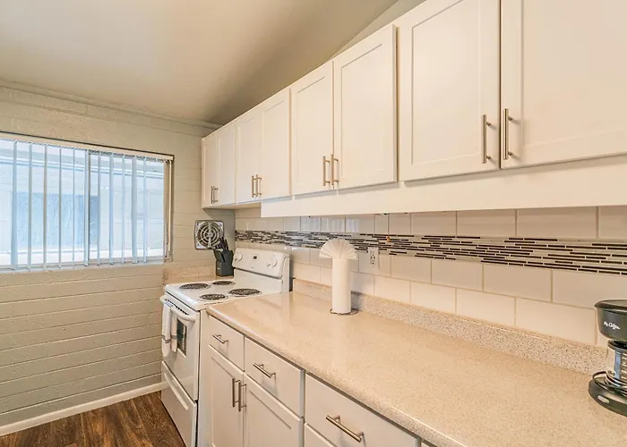 Apartamento Spacious 2 Bedroom, 2 Bath, Pool, Free Parking, Gym *