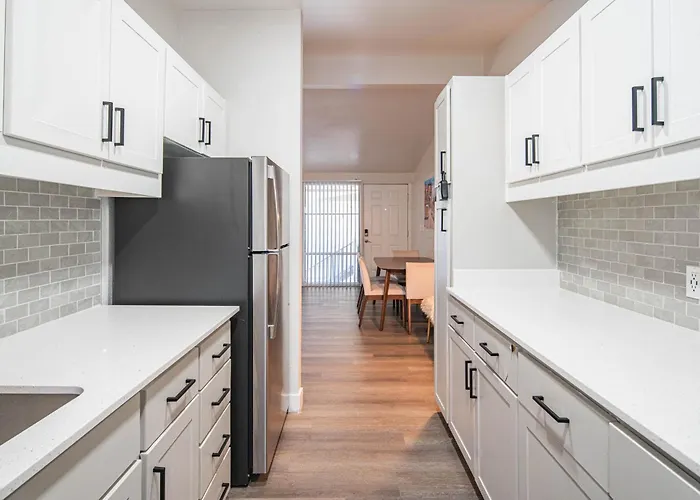 Spacious 2 Bedroom, 2 Bath, Pool, Free Parking, Gym *