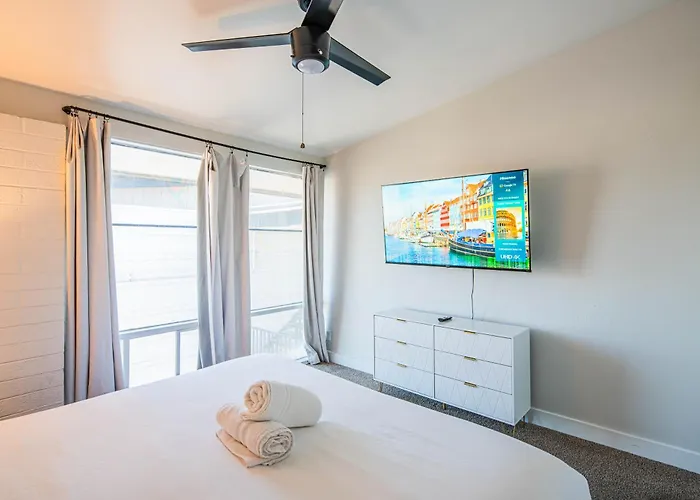 Spacious 2 Bedroom, 2 Bath, Pool, Free Parking, Gym Apartamento *