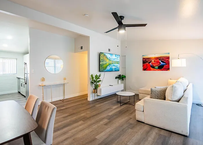 Apartamento Spacious 2 Bedroom, 2 Bath, Pool, Free Parking, Gym *