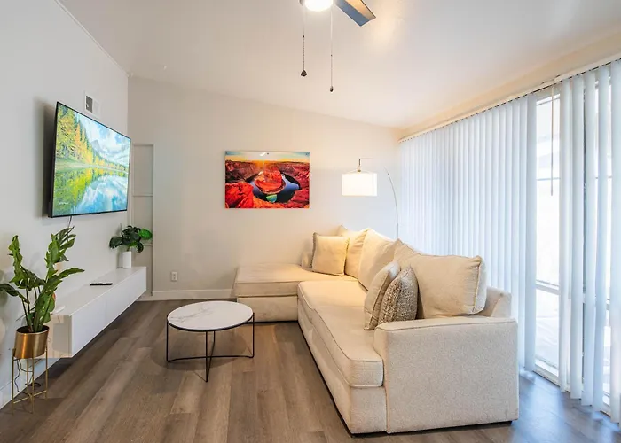 Apartamento Spacious 2 Bedroom, 2 Bath, Pool, Free Parking, Gym *