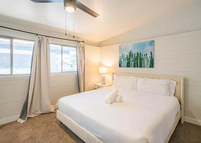 Spacious 2 Bedroom, 2 Bath, Pool, Free Parking, Gym * Scottsdale