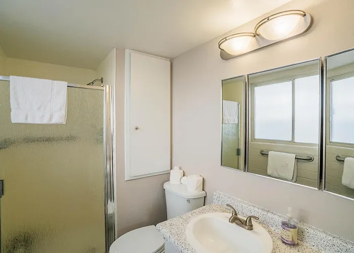 Spacious 2 Bedroom, 2 Bath, Pool, Free Parking, Gym Scottsdale