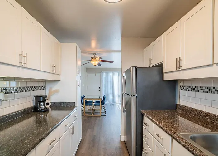 Apartamento Spacious 2 Bedroom, 2 Bath, Pool, Free Parking, Gym