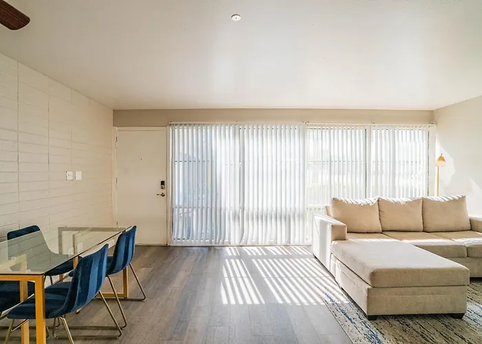 Apartamento Spacious 2 Bedroom, 2 Bath, Pool, Free Parking, Gym