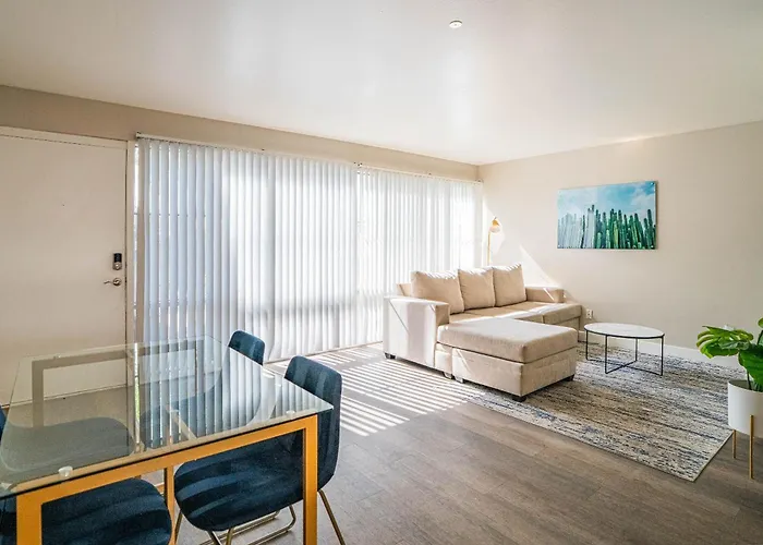 Spacious 2 Bedroom, 2 Bath, Pool, Free Parking, Gym Apartamento *